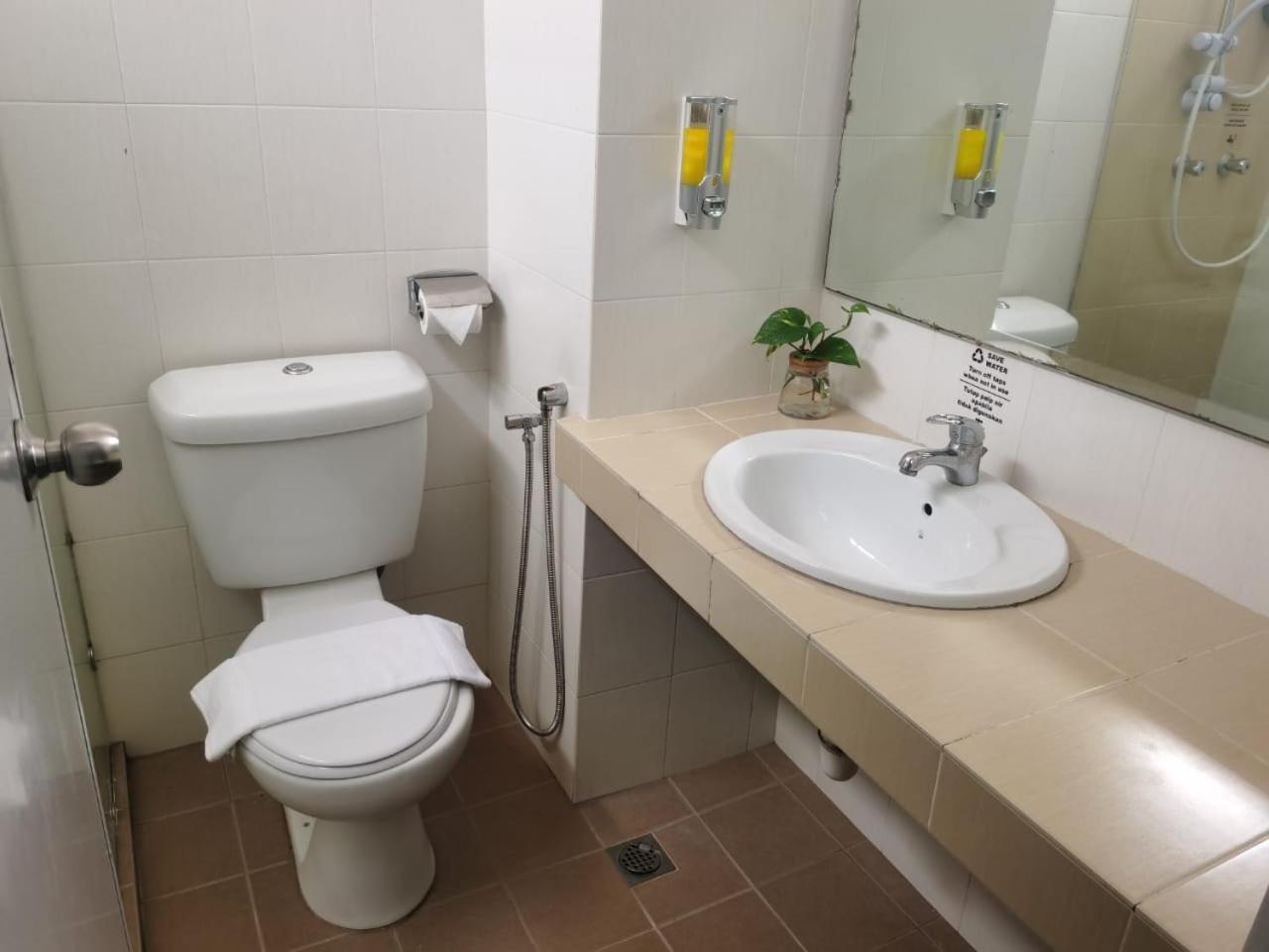 Lovita Hotel Kuantan Zewnętrze zdjęcie