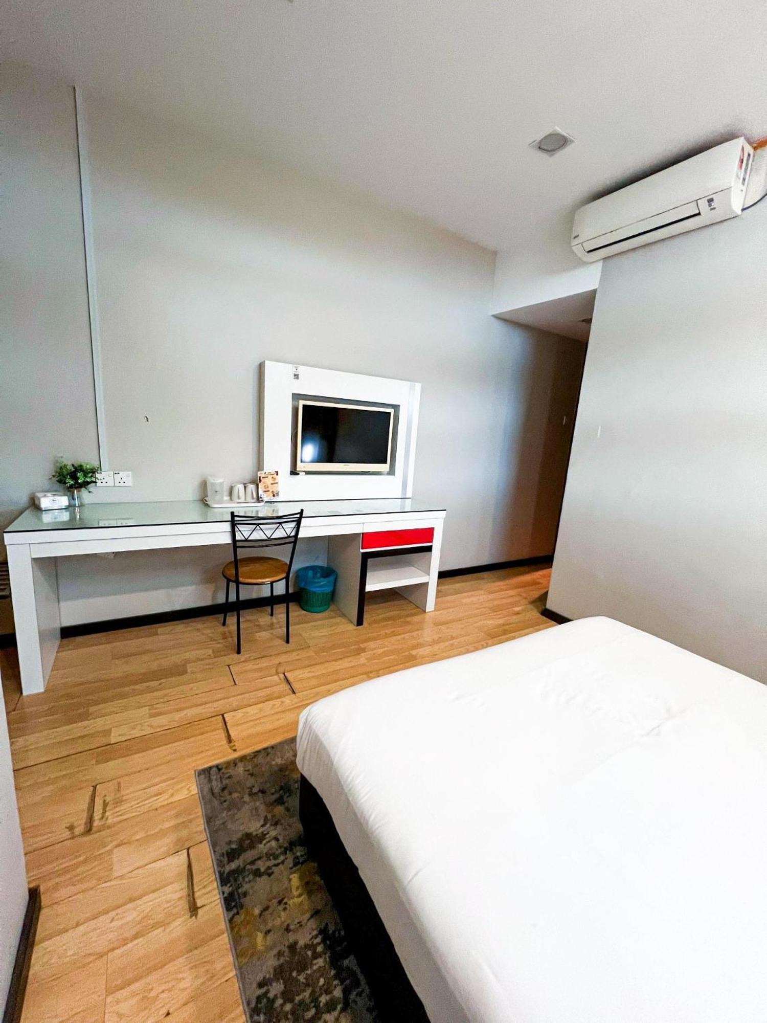 Lovita Hotel Kuantan Zewnętrze zdjęcie
